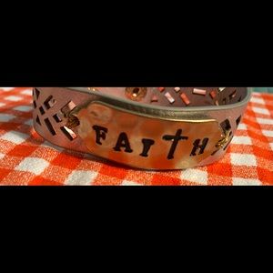 beautiful metallic leather has a magnetic clasp